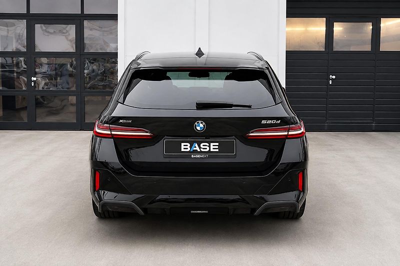 BMW Řada 5 520d xDrive Touring M-Sport - fotka 5 z 31