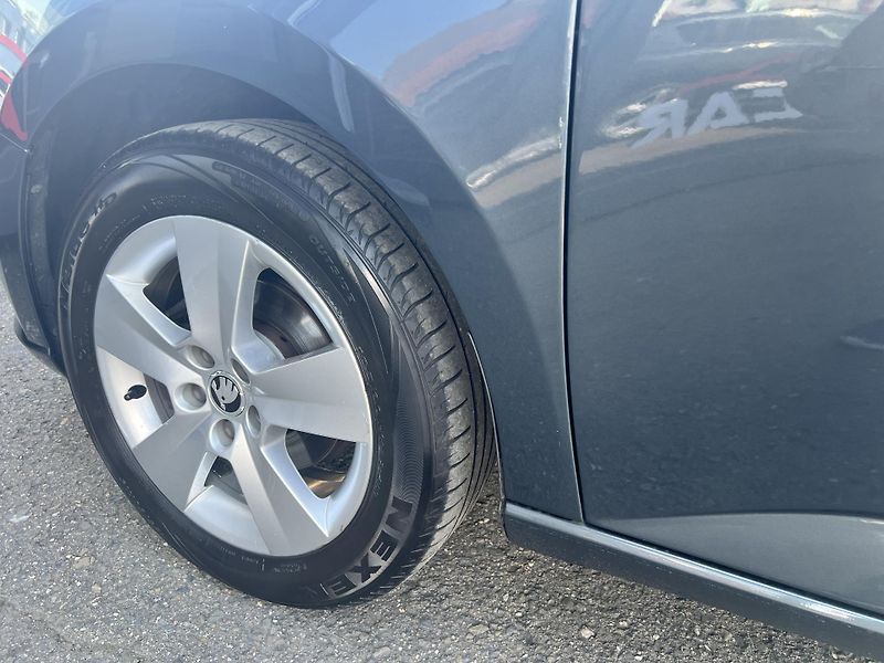 Škoda Fabia 1.0TSi 70kw TEMPOMAT TAŽNÉ ALU - fotka 43 z 44
