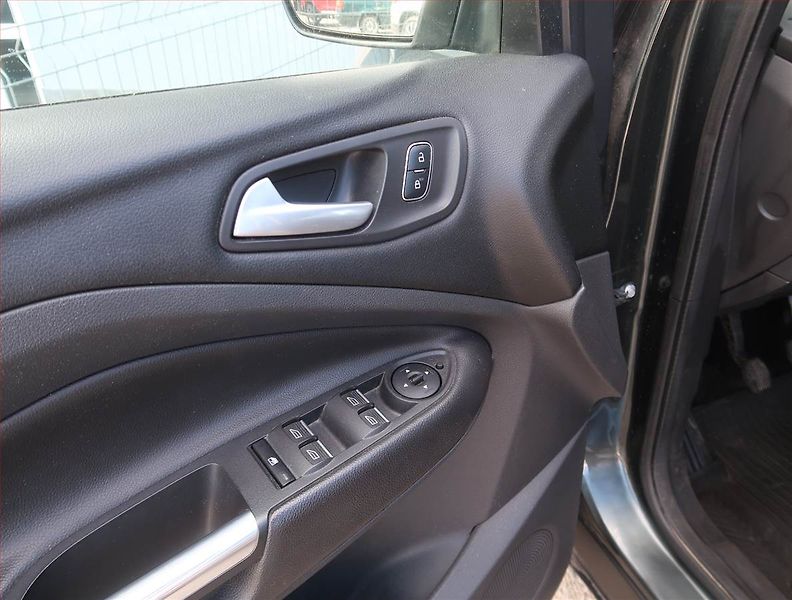 Ford Kuga (2016) 2.0 TDCi, 4X4, Navi, Tempomat - fotka 17 z 19