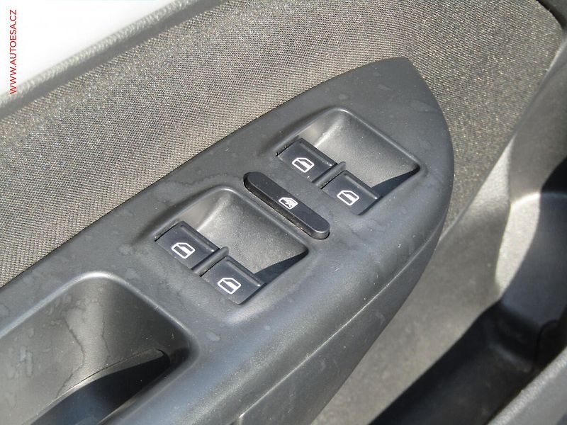 Škoda Octavia (2011) 1.4TSi, ČR, Ambiente - fotka 11 z 16