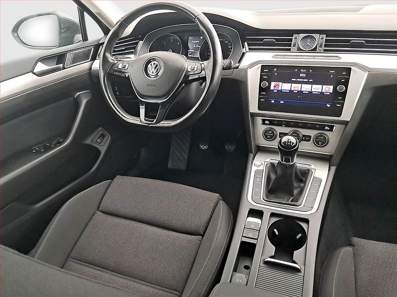 Volkswagen Passat (2019) 2.0 TDI, Serv.kniha, Navi - fotka 7 z 16