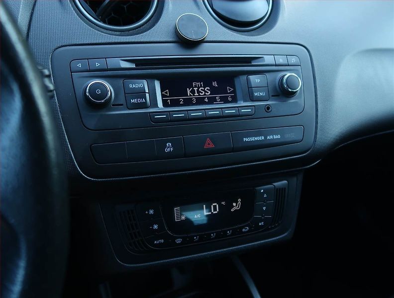 Seat Ibiza (2013) 1.2 TSI, Tempomat - fotka 12 z 17