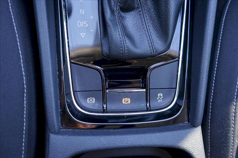Škoda Karoq (2017) TSI 110 kW Ambition DSG - tažn - fotka 19 z 26