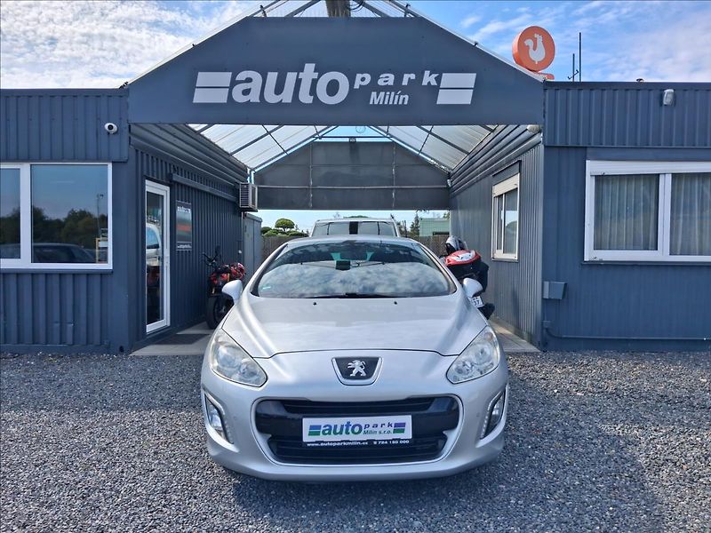 Peugeot 308 1,6 - fotka 2 z 12