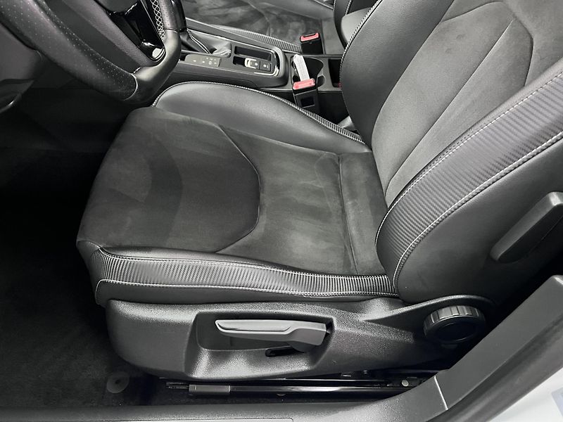 Seat Leon Cupra 300 2.0 TFSI 4x4 DSG - fotka 16 z 42