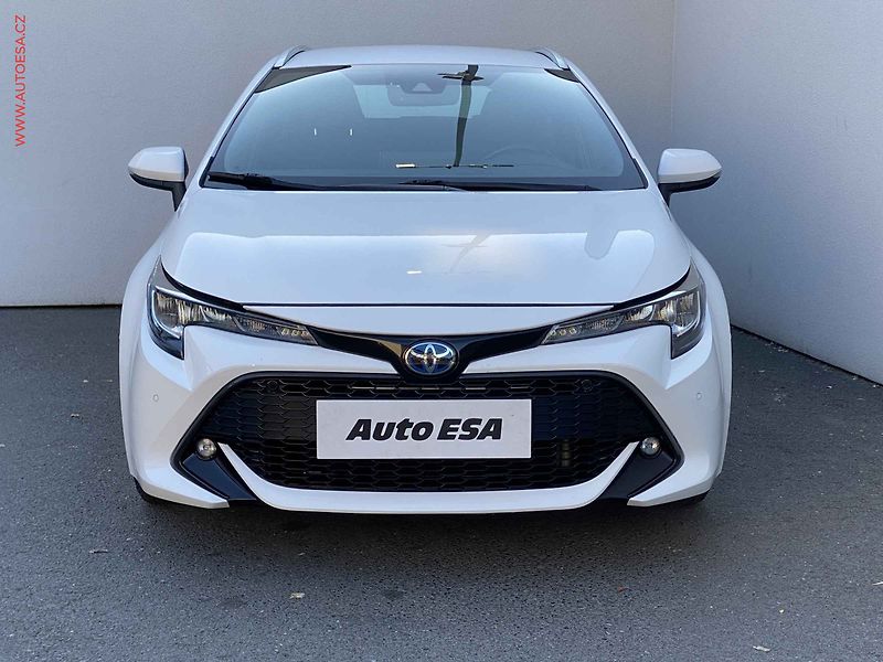 Toyota Corolla (2021) 1.8 HSD, 1.maj,ČR, AT, kamera - fotka 2 z 20