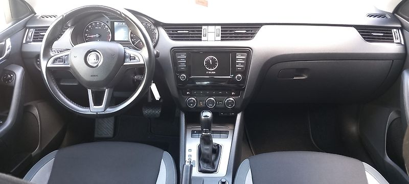 Škoda Octavia Combi 2.0 TDI DSG Ambition - fotka 10 z 29