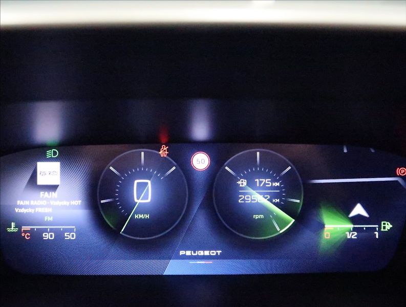 Peugeot 308 1,2 PT ALLURE NAVI KAMERA ČR - fotka 16 z 46