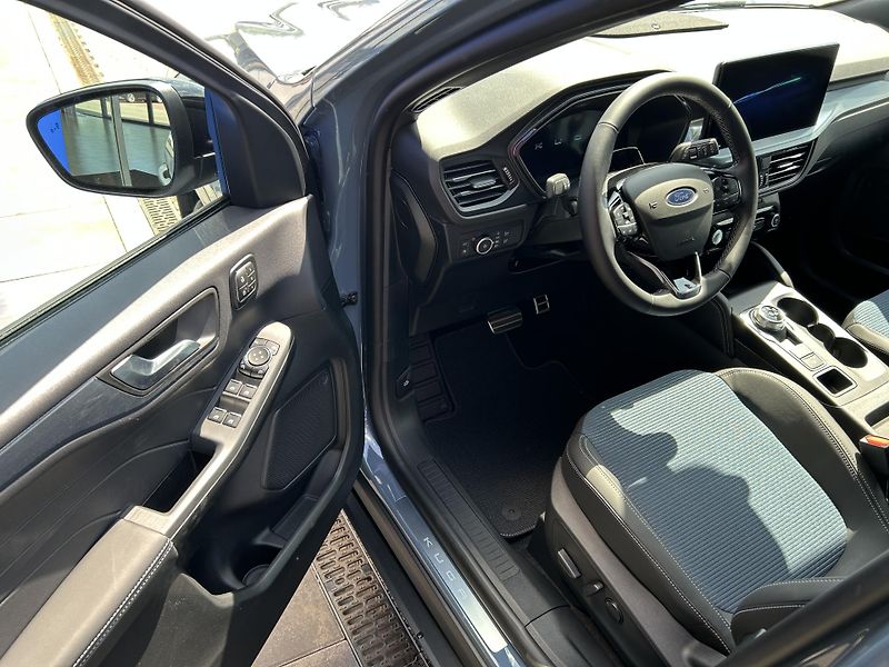 Ford Kuga BLUECRUISE EDITION 178kW - fotka 18 z 38