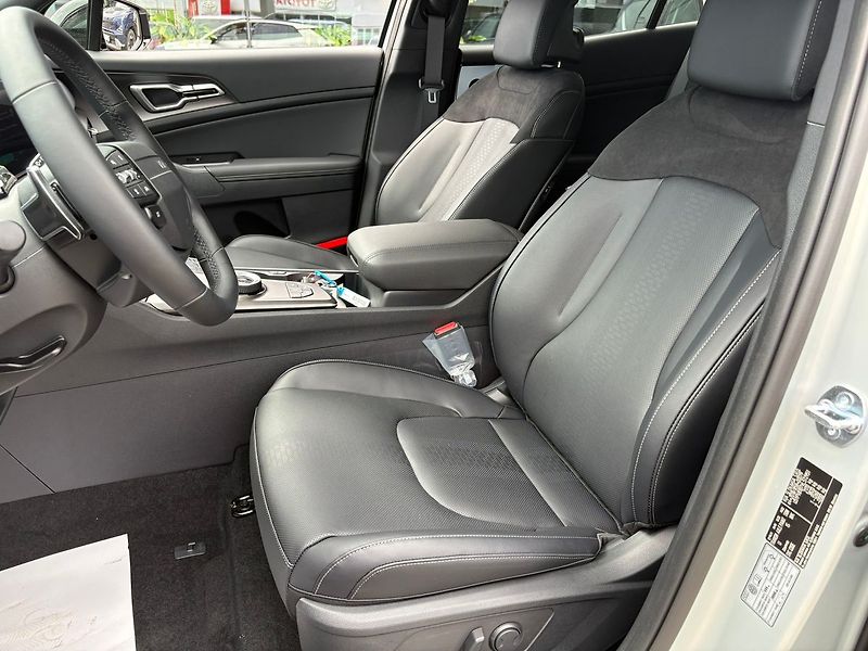 Kia Sportage (2026) 1,6 T-GDi GPF 4x2 7DCT BLACK E - fotka 13 z 17
