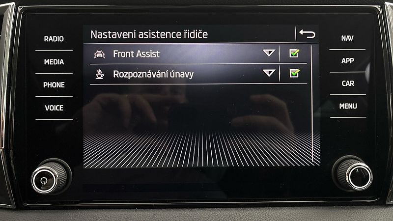 Škoda Karoq 2.0 TDI DSG 4x4 Style - fotka 25 z 29