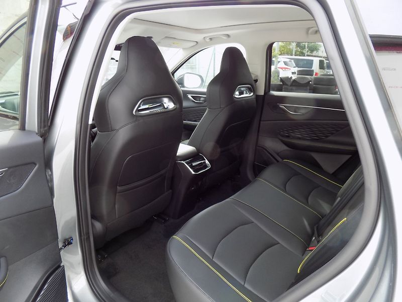 BAIC X5 (2025) 1.5T/AT/Pixel-LED/PANO/DPH/ - fotka 11 z 41