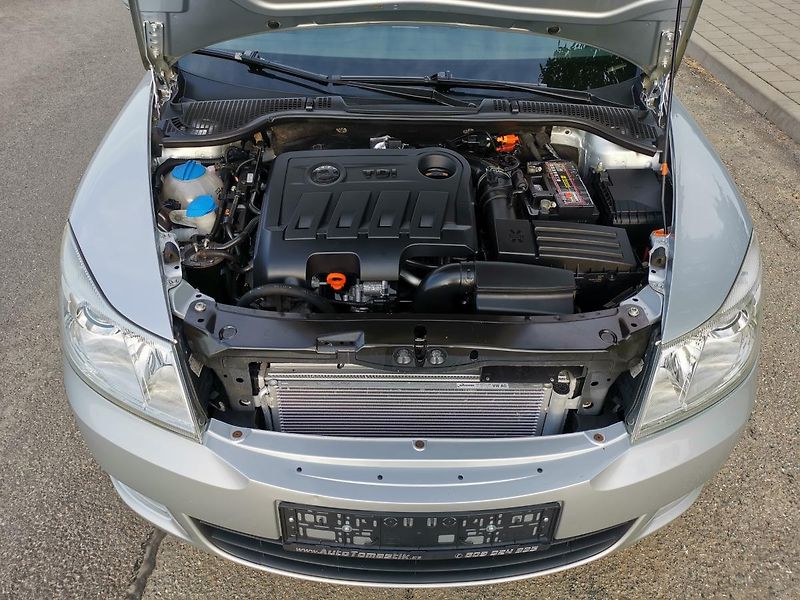 Škoda Octavia 2,0TDI 103 kW  CR ELEGANCE - fotka 41 z 49