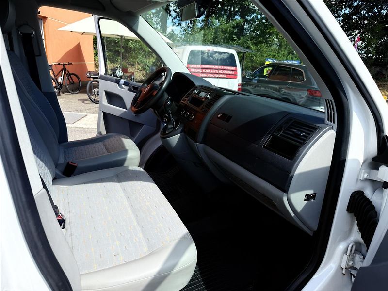 Volkswagen Transporter 2,0 TDi  6 Míst - fotka 16 z 24