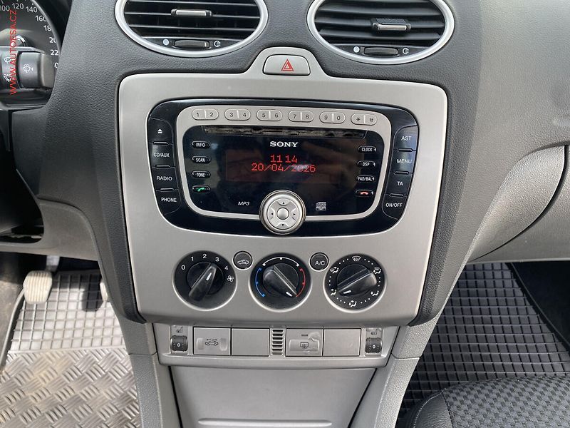 Ford Focus (2009) 2.0TDCi CC, AC, výhřev sed - fotka 13 z 18