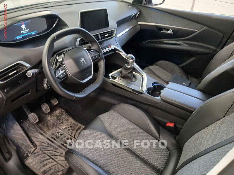 Peugeot 3008 (2018) 1.2 PT, 1.maj,ČR, servis - fotka 3 z 3