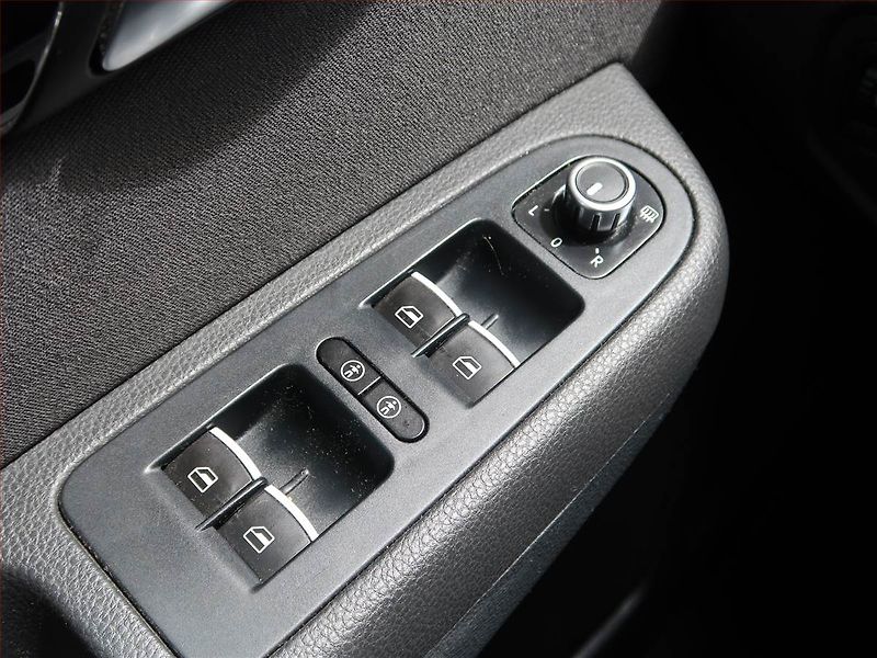 Seat Alhambra (2013) 2.0 TDI, 4X4, 7 míst, Navi - fotka 17 z 19