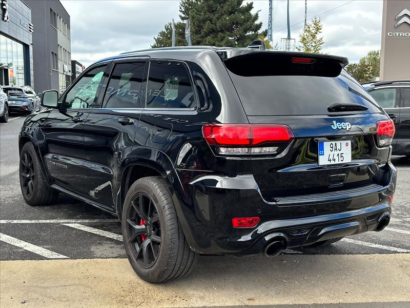 Jeep Grand Cherokee 6,4 SRT  6,4 V8 Hemi - fotka 4 z 30