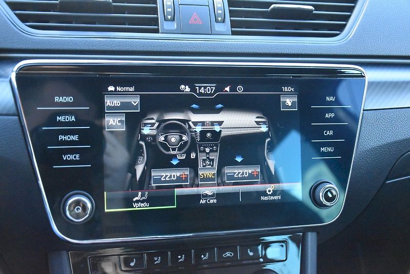 Škoda Superb (2023) Combi Sportline 1.5 TSI 110kW - fotka 20 z 35