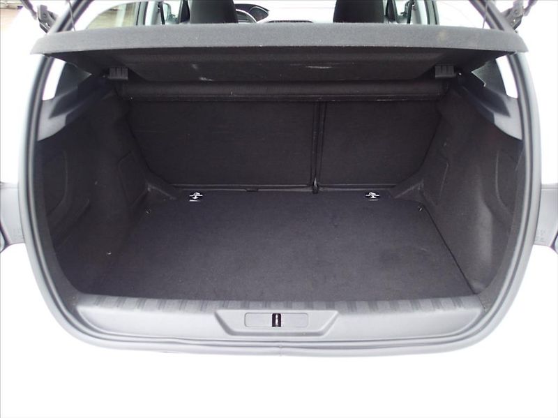 Peugeot 308 1,2 PureTech 81kw,Po SERVISU!! - fotka 27 z 29