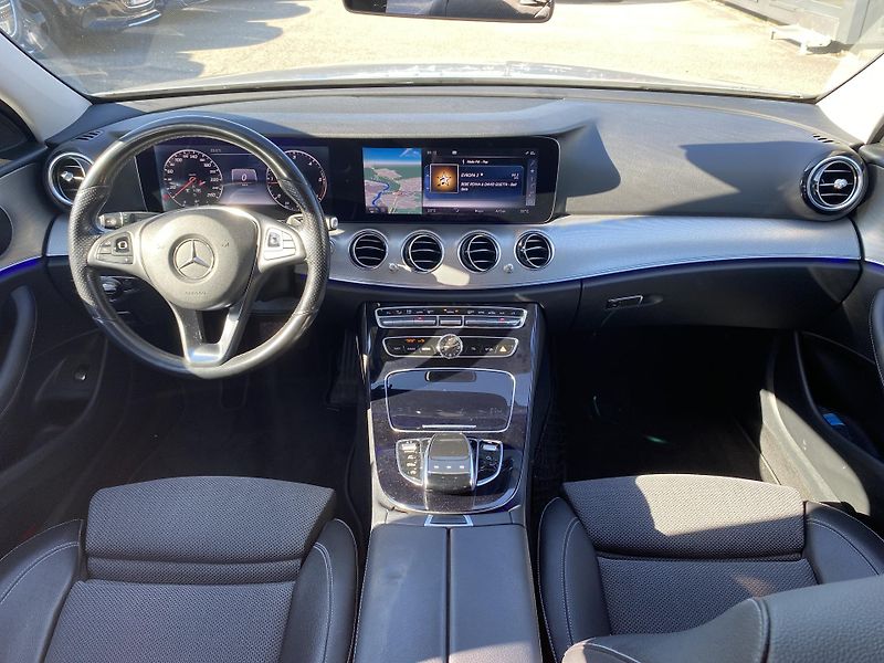 Mercedes-Benz Třídy E E 220 d Avantgarde - fotka 9 z 26