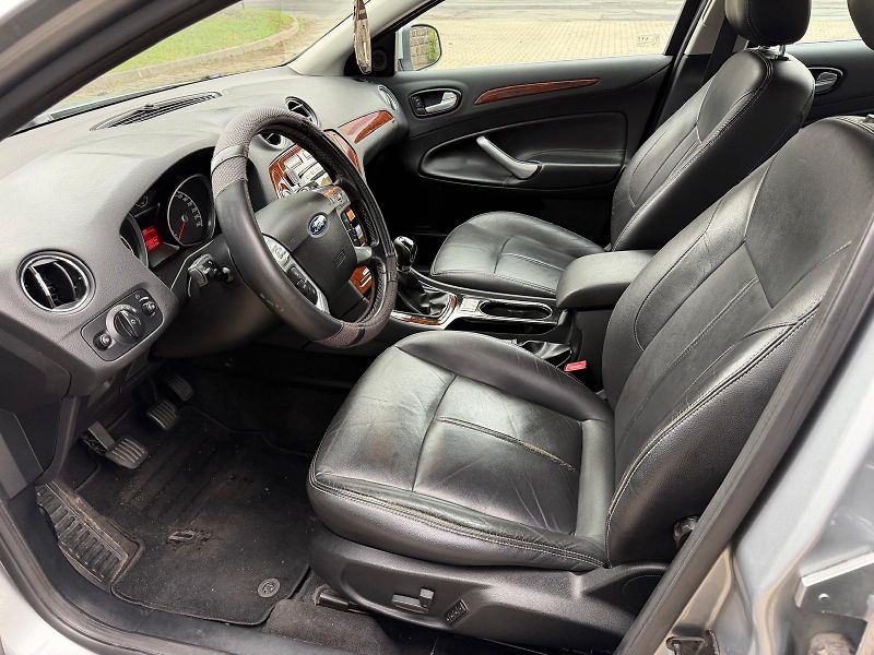 Ford Mondeo 2,0i 16V Ghia / servis.kn. /  - fotka 11 z 31