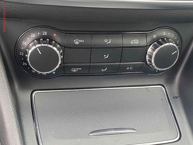 Mercedes-Benz CLA (2018) 1.6 CLA180, AT, LED, panor - fotka 15 z 20