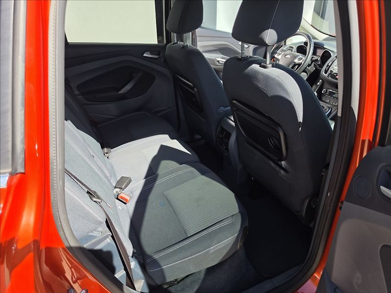 Ford C-MAX 1,6 1 110KW Titanium - fotka 28 z 40
