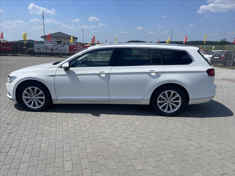 Volkswagen Passat 2,0 TDI 140kW BMT 4MOT DSG Hig - fotka 2 z 42