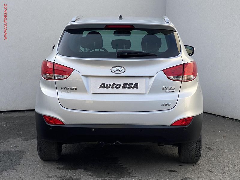 Hyundai ix35 (2013) 2.0 CRDi 4x4, AC, výhřev sed - fotka 5 z 17
