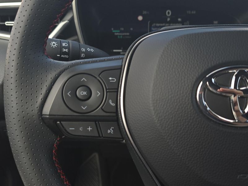 Toyota Corolla (2026) GR Sport 2.0 HEV A/T 131kw, To - fotka 11 z 28