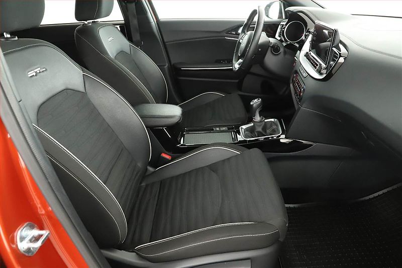 Kia Pro_Ceed (2025) GT Line Plus 1.5 T-GDI - fotka 7 z 20