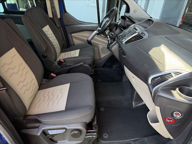 Ford Tourneo Custom 2,2 Titanium,114kW,1maj. - fotka 12 z 32