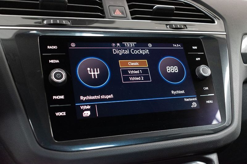 Volkswagen Tiguan 2.0TDI ACC*LED*VIRTUAL*DPH* - fotka 29 z 41