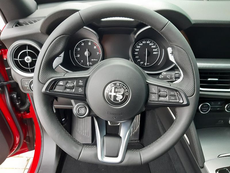 Alfa Romeo Stelvio (2025) Veloce 4x4 2,2 MTJ  210PS - fotka 25 z 34