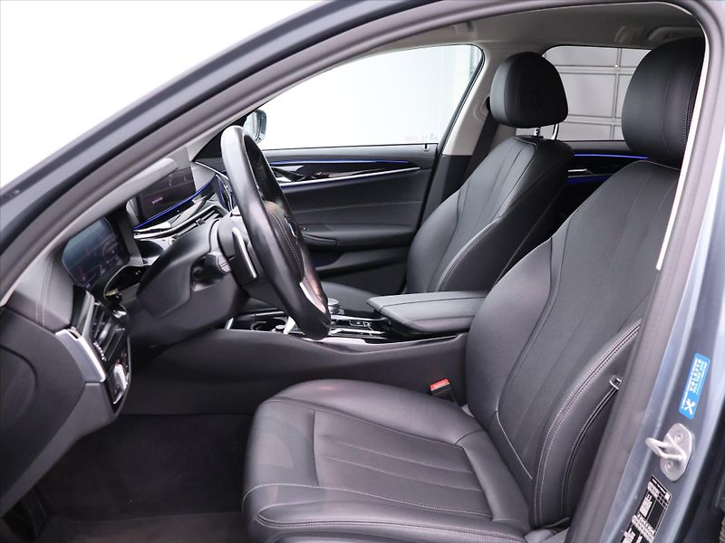BMW Řada 5 3,0 530d 183kW xDrive Touring - fotka 11 z 35