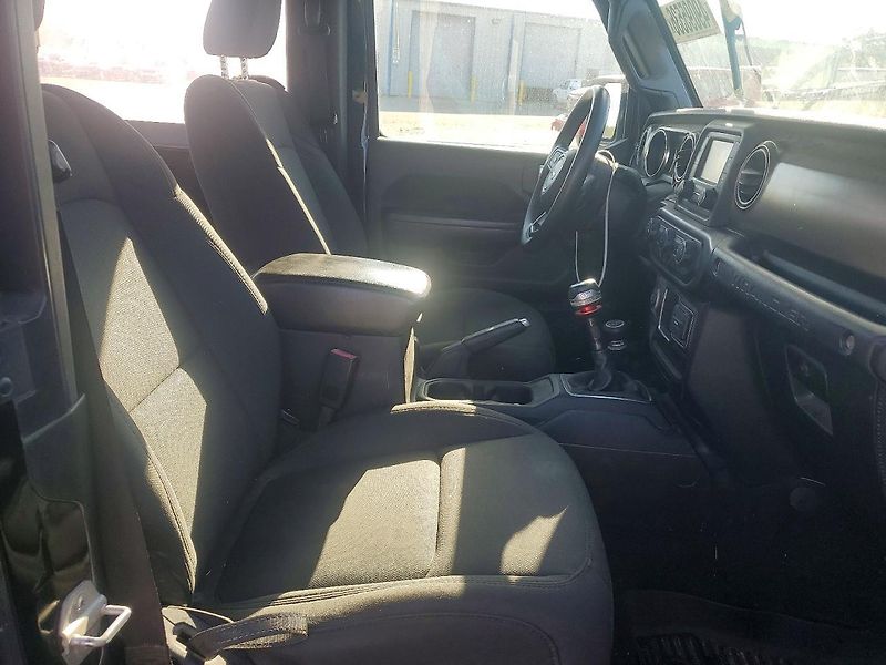 Jeep Wrangler (2020) Auto na cestě - fotka 10 z 11