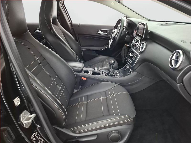 Mercedes-Benz Třídy A (2014) A 180 d, Navi, Xenony - fotka 9 z 20