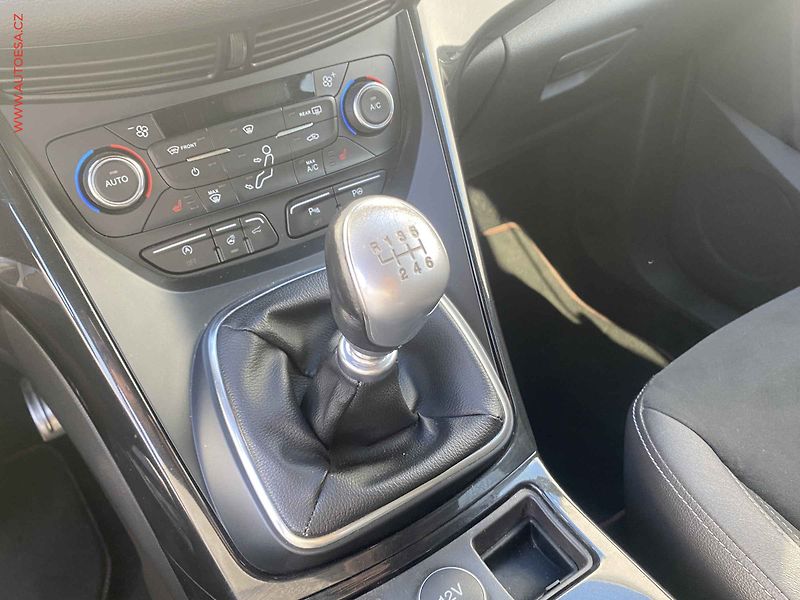Ford Kuga (2017) 2.0 TDCi, ST-Line, TZ, panor - fotka 16 z 18