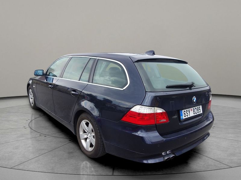 BMW Řada 5 530d PĚKNÝ !!! SERV.KNIHA ! - fotka 11 z 29