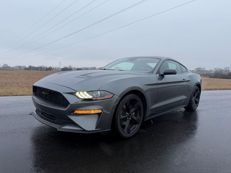 Ford Mustang (2021) 2.3 EcoBoost Manuál BMPR 2021  - fotka 2 z 25