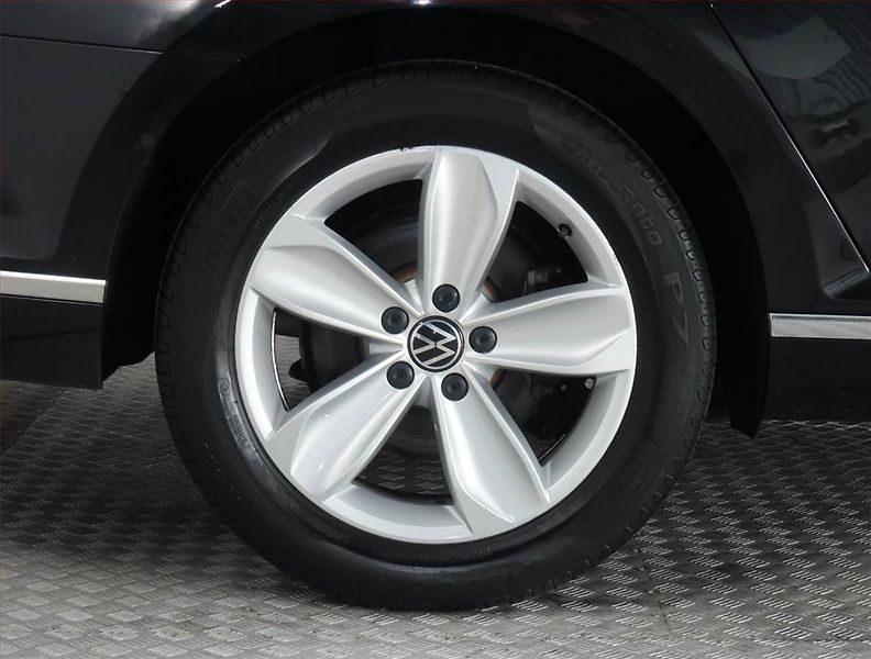 Volkswagen Passat (2021) Elegance 2.0 TDI - fotka 15 z 22
