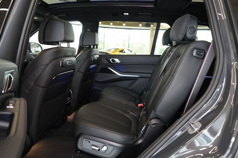 BMW X7 40d xDrive, Nezávislé, Masáž - fotka 43 z 49