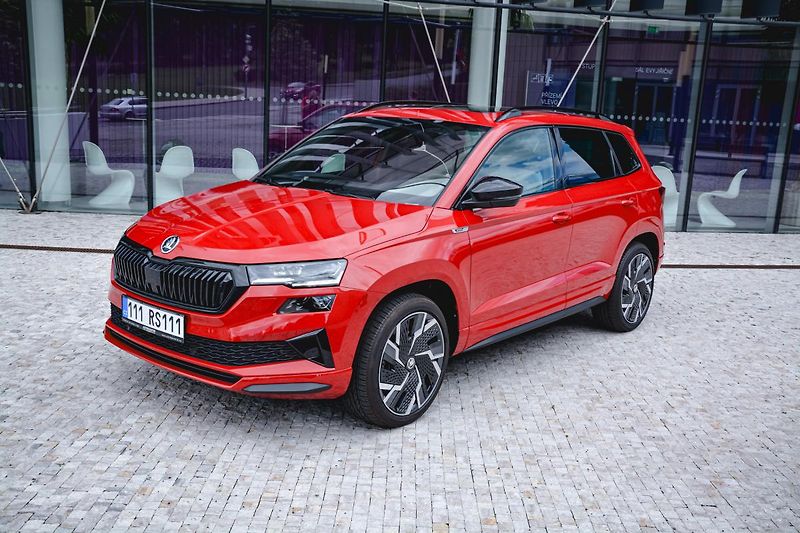 Škoda Karoq (2023) Sportline Exclusive 2,0 TSI 14 - fotka 12 z 37