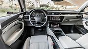 Audi E-Tron při testech v Dubaji