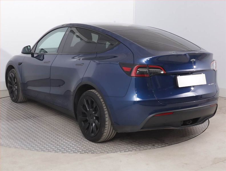 Tesla Model Y (2022) Long Range AWD 79kWh, SoH 90% - fotka 4 z 21