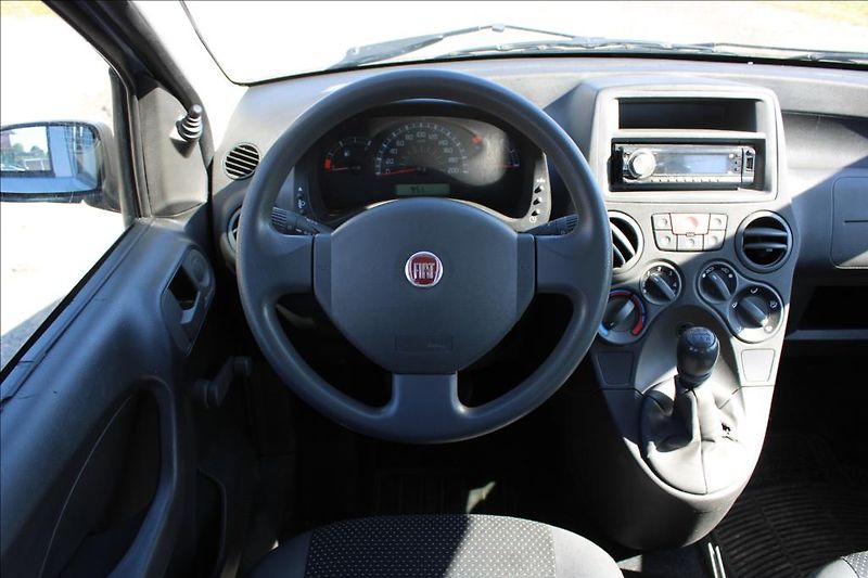 Fiat Panda 1,1 i  CITY SERVO,STK 5/2027 - fotka 13 z 22