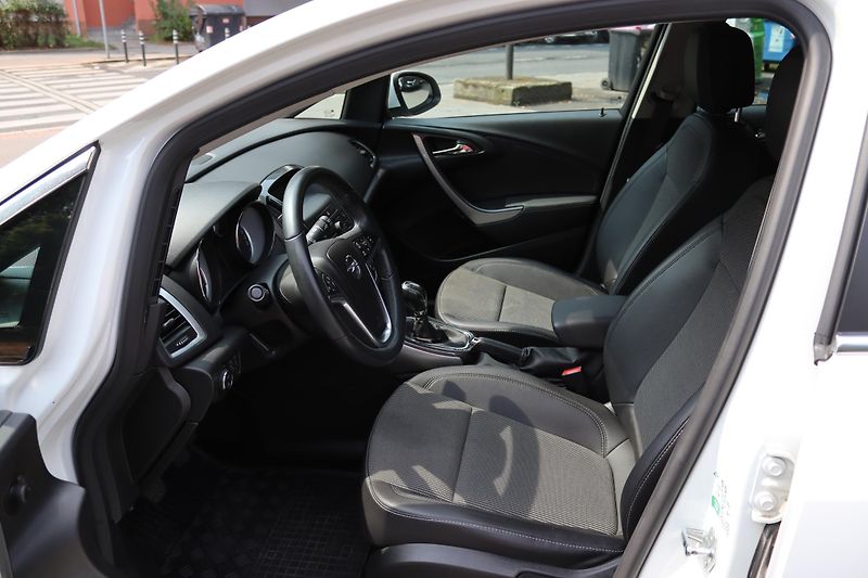 Opel Astra Opel Astra J Sports Tourer 1.7 - fotka 26 z 54