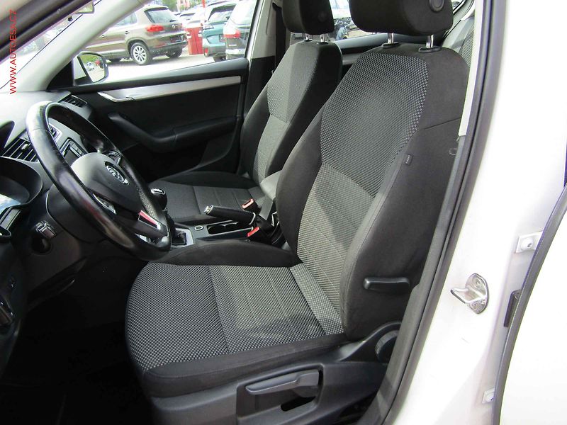 Škoda Octavia (2016) 1.6 TDi, AC, výhřev sed - fotka 9 z 17