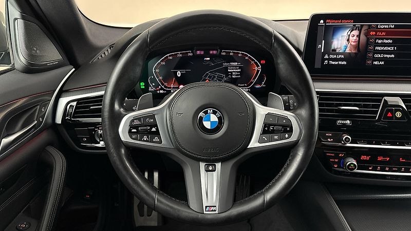 BMW Řada 5 540d AUT xDrive M-sport Tourin - fotka 9 z 33